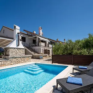 Apartment Albaneze, Njivice
