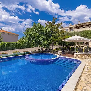 Haya With Heated Pool Linardići