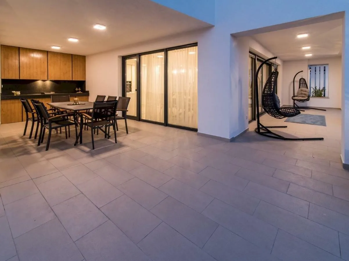 Luxury Villa Viktorija Linardići 0*,
